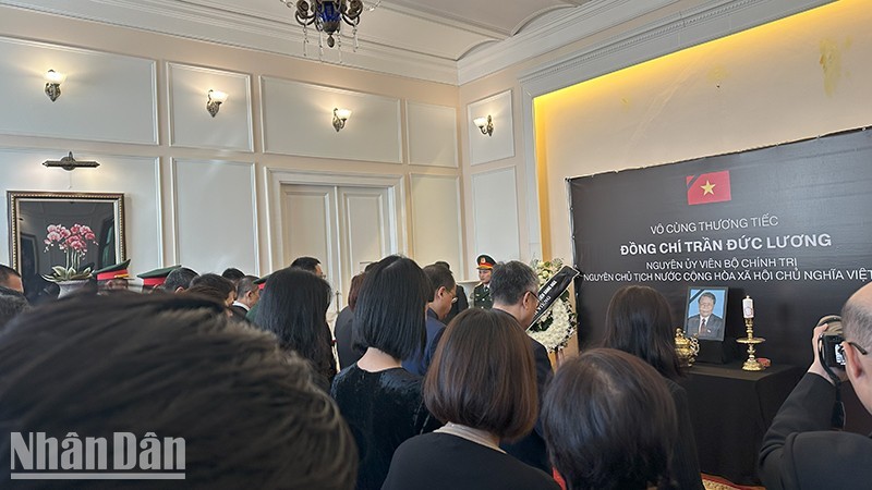 En el acto de homenaje al expresidente Tran Duc Luong en Rusia. (Fotografía: Nhan Dan)
