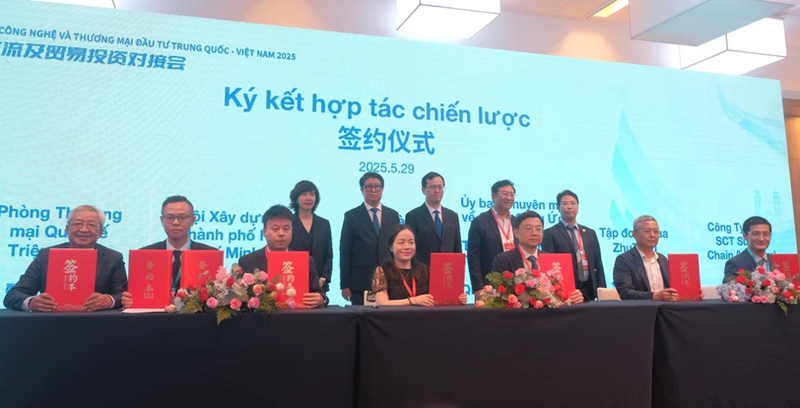 En la ceremonia de firma entre el NSSC y el CCPIT. (Fotografía: VNA)