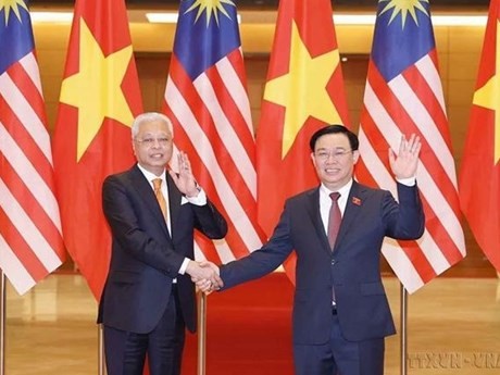 El presidente de la Asamblea Nacional de Vietnam, Vuong Dinh Hue, y el primer ministro de Malasia, Dato' Sri Ismail Sabri bin Yaakob. (Foto: VNA)