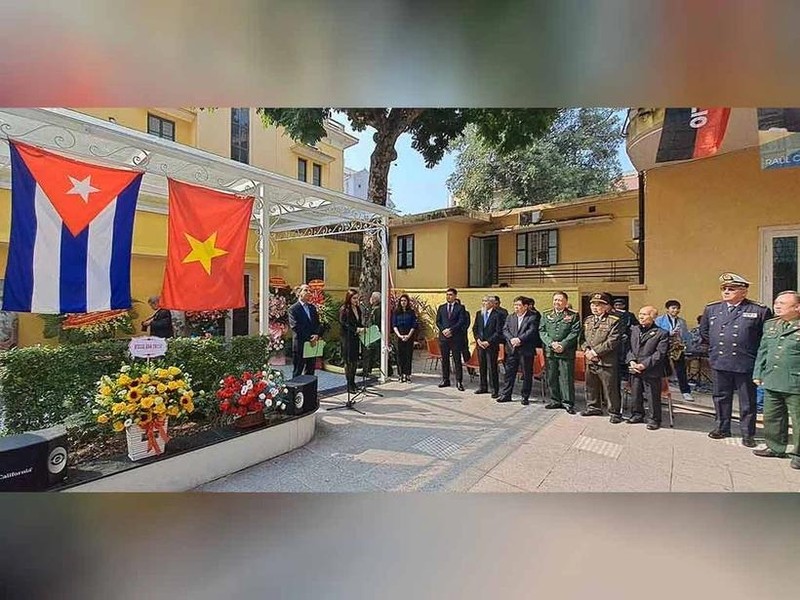 El embajador cubano Rogelio Polanco habla en el acto conmemorativo del 66 aniversario del triunfo de la Revolución cubana (Foto: Prensa Latina)