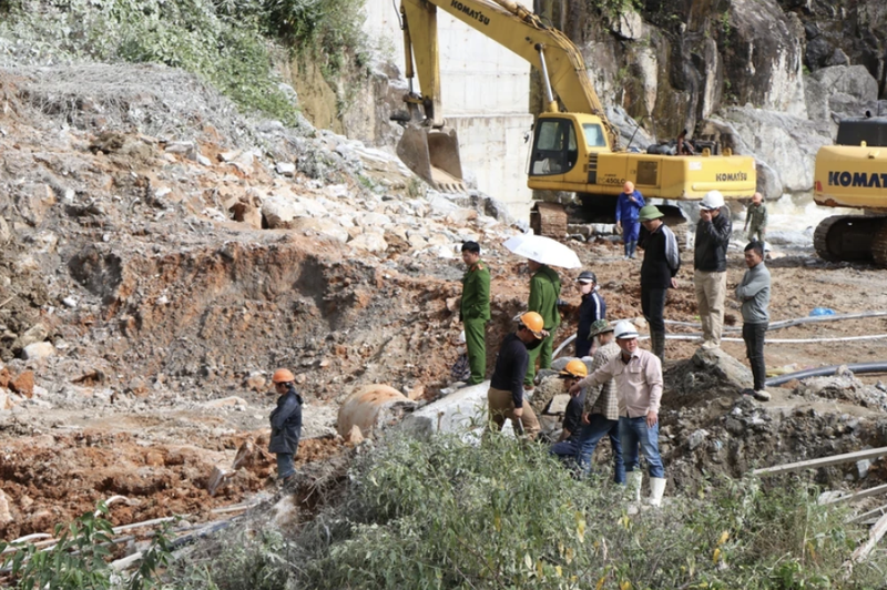 El primer ministro Pham Minh Chinh insta a medidas urgentes para solucionar un incidente ocurrido en el Proyecto Hidroeléctrico Dak Mi 1 (Foto: VNA)