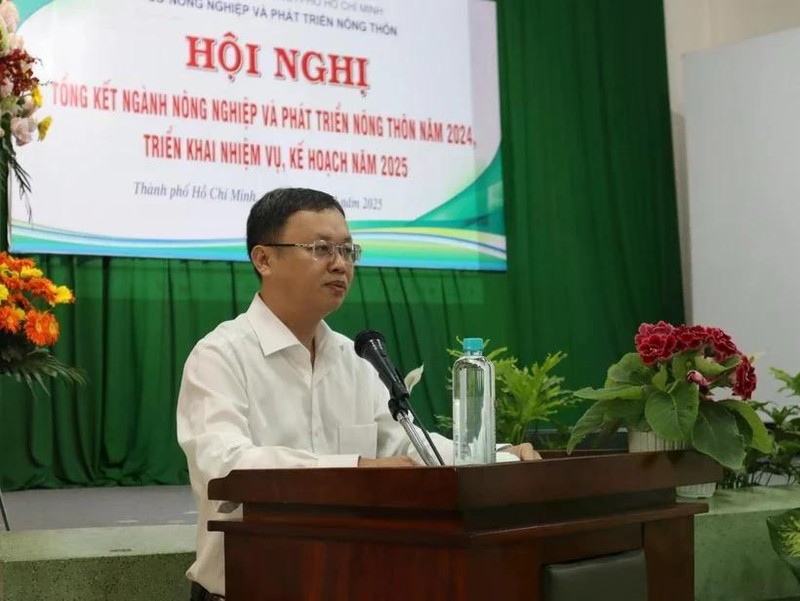 Nguyen Xuan Hoang, director interino del Servicio de Agricultura y Desarrollo Rural de Ciudad Ho Chi Minh, habla en la conferencia. (Foto: VNA)