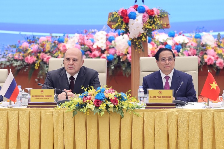 El primer ministro vietnamita, Pham Minh Chinh, y su homólogo ruso, Mikhail Mishustin, copresidieron hoy aquí el Diálogo Empresarial de Alto Nivel entre ambos países. (Foto: VPG)