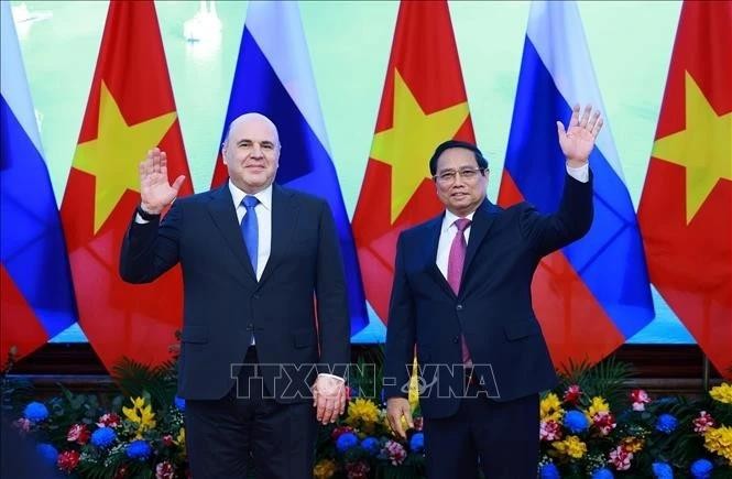 El primer ministro de Rusia, Mikhail Mishustin, concluyó su exitosa visita oficial a Vietnam, realizada por invitación de su homólogo anfitrión, Pham Minh Chinh. (Foto: VNA)