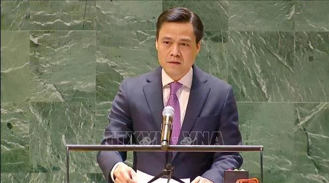 El embajador Dang Hoang Giang, jefe de la misión permanente de Vietnam ante la ONU, habla en la ceremonia (Foto: VNA)