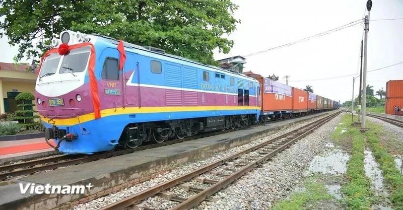 Un tren transportando mercancías a China (Foto: VNA)