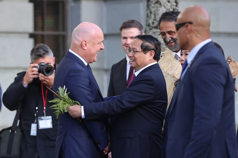 El primer ministro de Nueva Zelanda, Christopher Luxon, recibe a su homólogo de Vietnam, Pham Minh Chinh, en su visita al país oceánico en marzo de 2024. (Foto: VGP)