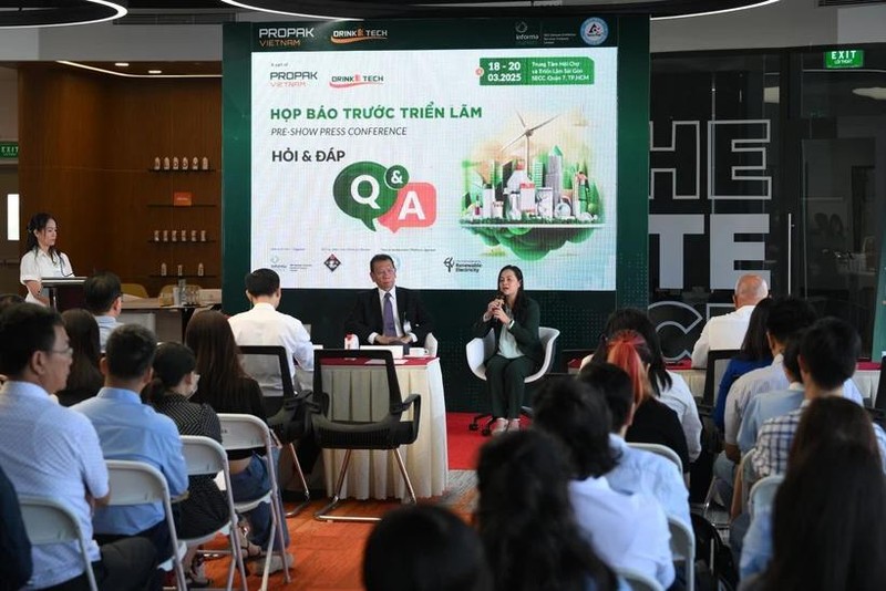 En la conferencia de prensa para anunciar sobre las exposiciones (Foto: VNA)