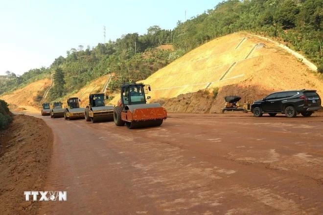 La autopista Tuyen Quang - Ha Giang en construcción. (Foto: VNA)