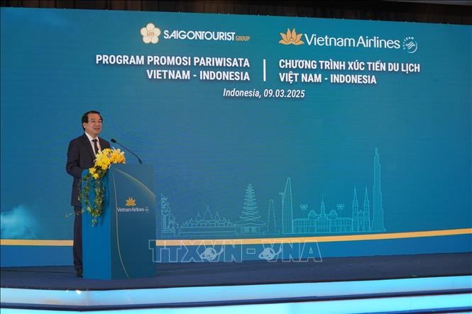 Ha Van Sieu, subdirector de la Autoridad Nacional de Turismo de Vietnam (VNAT), habla en el evento (Foto: VNA)