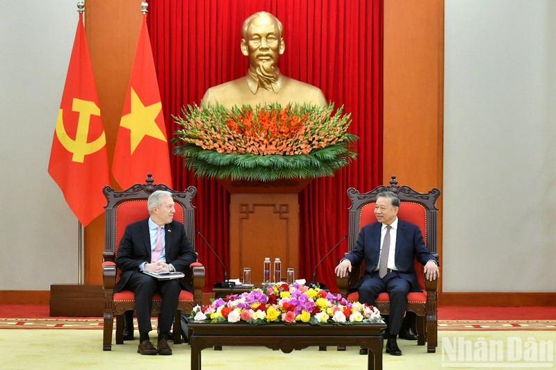 El secretario general del Partido Comunista de Vietnam, To Lam, y Ted Osius, presidente y director general del Consejo Empresarial Estados Unidos-Asean (Foto: Nhan Dan)