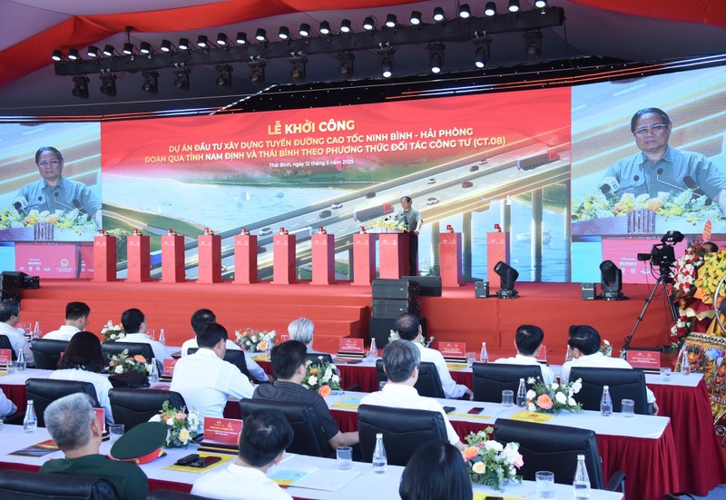 El primer ministro de Vietnam, Pham Minh Chinh, habla en el evento (Foto: Nhan Dan)