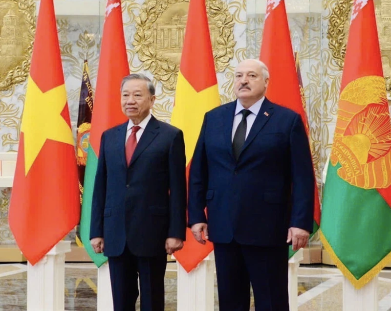El secretario general del Partido Comunista de Vietnam, To Lam (izquierda) y el presidente bielorruso, Aleksandr Lukashenko. (Foto: VNA)
