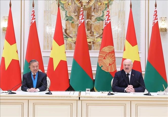 El secretario general del Partido Comunista de Vietnam, To Lam (izquierda) y el presidente bielorruso, Aleksandr Lukashenko, en la rueda de prensa (Foto: VNA)