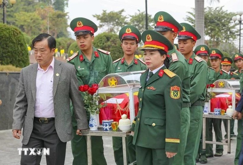 Los restos de los combatientes voluntarios vietnamitas caídos en Laos descansan en el cementerio de Tong Khao, en la provincia de Dien Bien. (Foto: VNA)