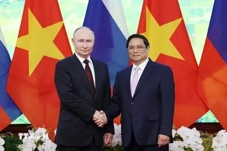 El primer ministro vietnamita, Pham Minh Chinh, y el presidente de Rusia, Vladimir Putin. (Foto: VNA)