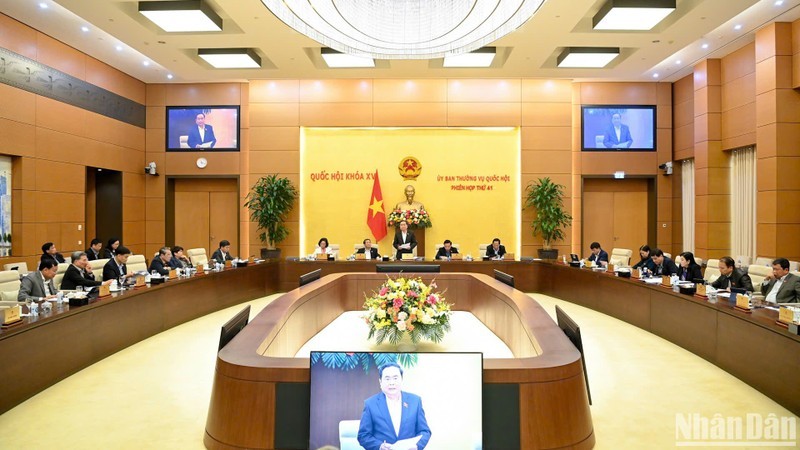 Panorama de una reunión del Comité Permanente de la Asamblea Nacional de Vietnam. (Foto: Nhan Dan)