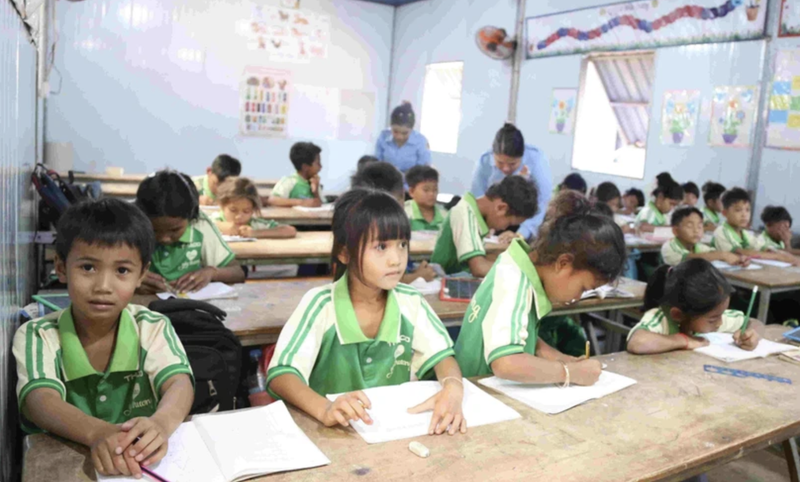 Clases para hijos de trabajadores en el Complejo Snuol de la compañía THACO AGRI (Foto: VNA)