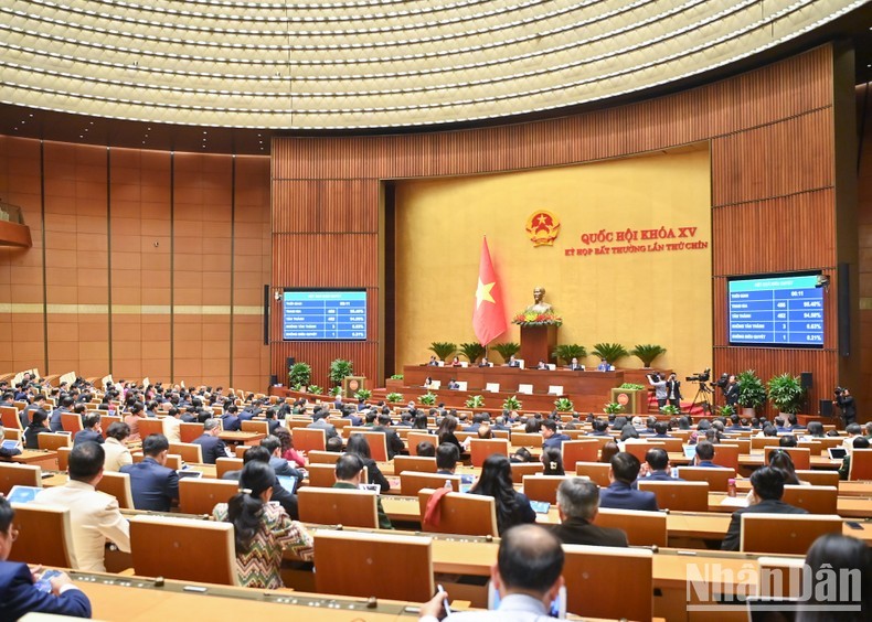 En una sesión de la novena reunión extraordinaria de la Asamblea Nacional de Vietnam (Foto: Nhan Dan)