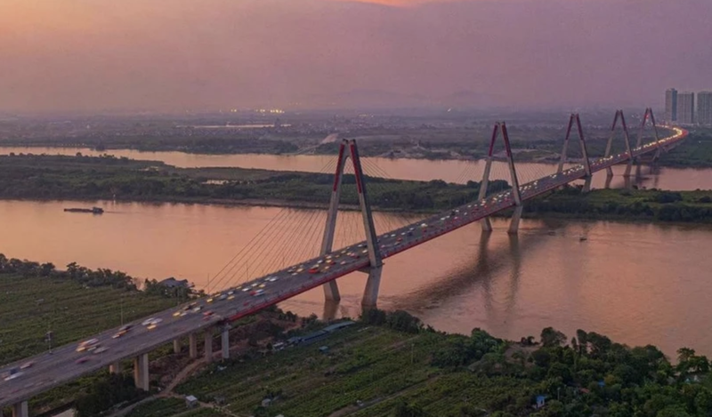 El puente Nhat Tan comienza a construirse en 2009 y finaliza en 2015 (Foto: VNA)