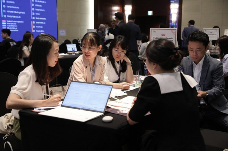 Encuentro de intercambio entre socios turísticos de Vietnam y Corea del Sur. (Foto: baochinhphu.vn)