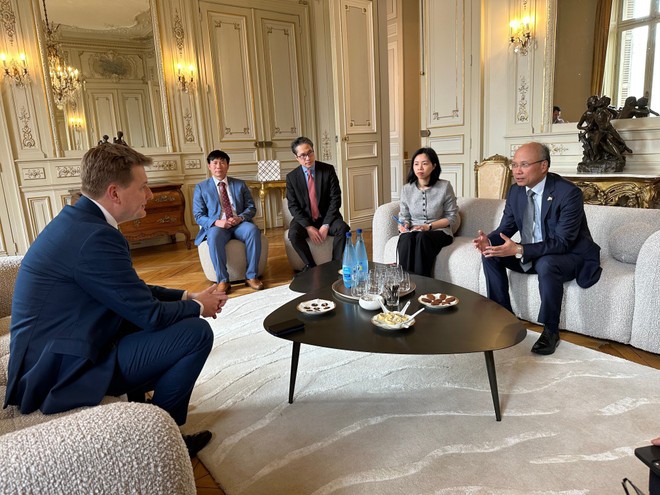 En el encuentro entre el prefecto de Hérault, François-Xavier Lauch, y el embajador de Vietnam en Francia, Dinh Toan Thang (Foto: VNA)