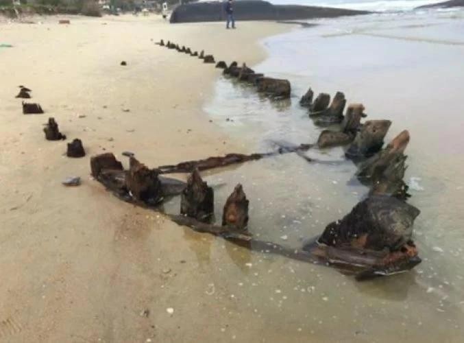 En el informe científico se muestra la parte superior del naufragio. (Foto: Periódico Tuoi Tre)