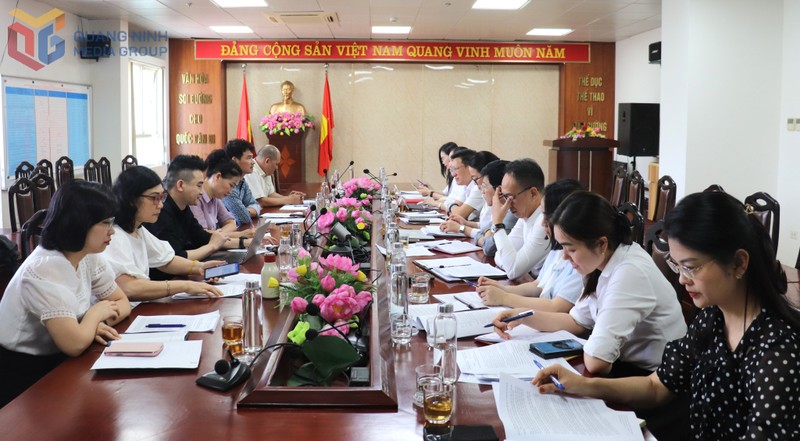 En la sesión de trabajo (Foto: baoquangninh.vn)
