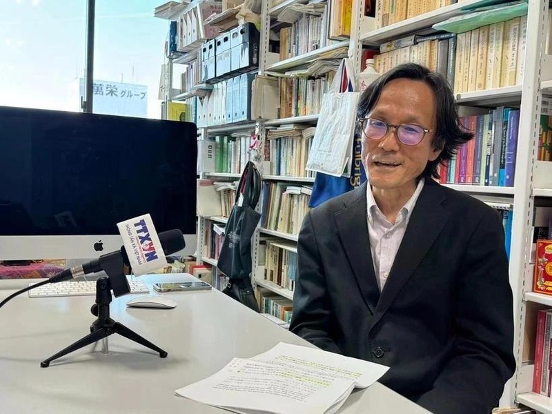 El profesor Shimizu Masaaki, de la Universidad de Osaka, Japón, en la entrevista. (Foto: VNA)