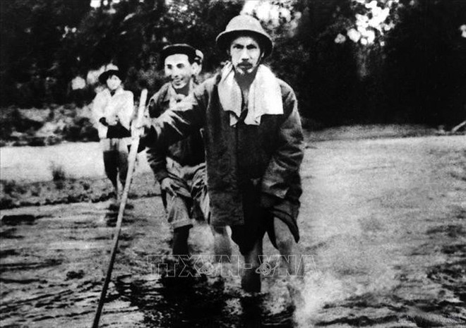 El Presidente Ho Chi Minh en el camino para la Campaña Fronteriza de 1950. (Foto: VNA)