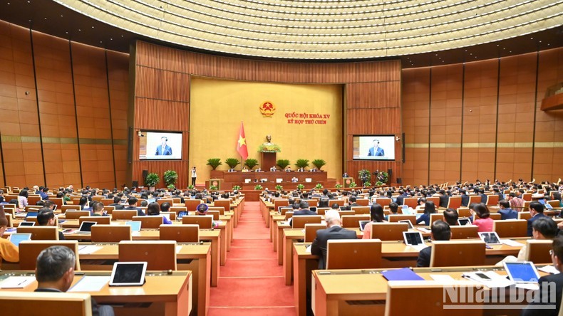 Parlamento de Vietnam revisa la implementación del plan de desarrollo socioeconómico