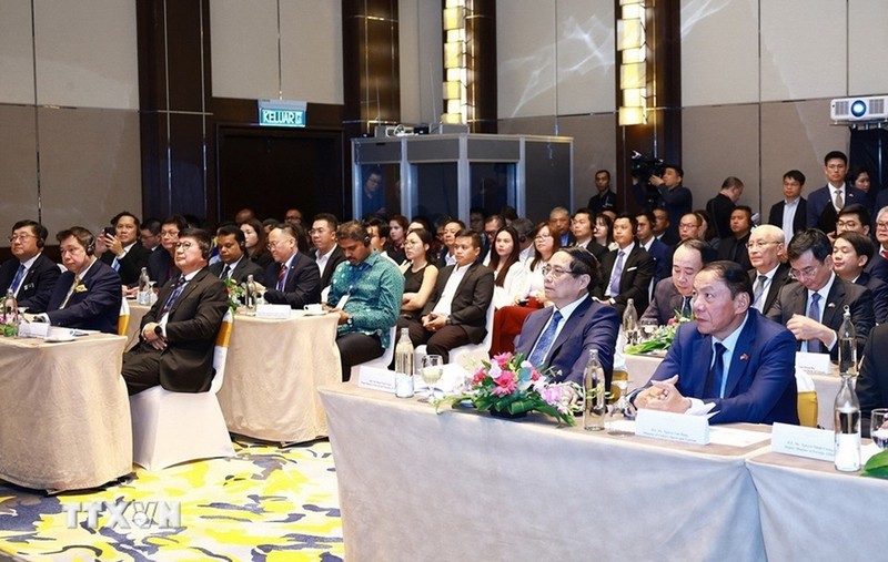 El primer ministro Pham Minh Chinh en el Encuentro Empresarial Vietnam-Malasia en Kuala Lumpur el 25 de mayo. (Foto: VNA)