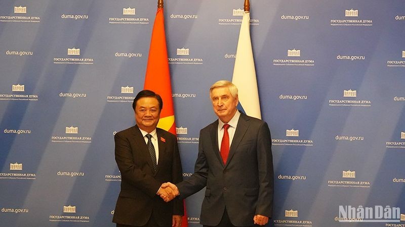El vicepresidente de la Asamblea Nacional de Vietnam Le Minh Hoan y el primer vicepresidente de la Duma Estatal rusa, Iván Melnikov. (Foto: Nhan Dan)
