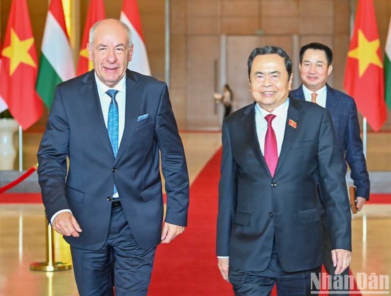 El titular de la Asamblea Nacional de Vietnam, Tran Thanh Man y el presidente húngaro, Sulyok Tamas (Foto: Nhan Dan)