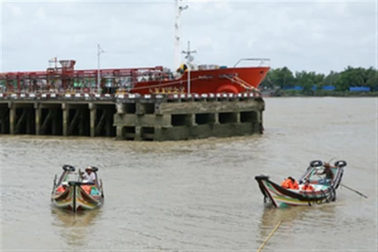 Al menos ocho personas han muerto, después de que un ferry de pasajeros se volcara en el sur de Myanmar. (Foto: punjabnewsexpress.com)