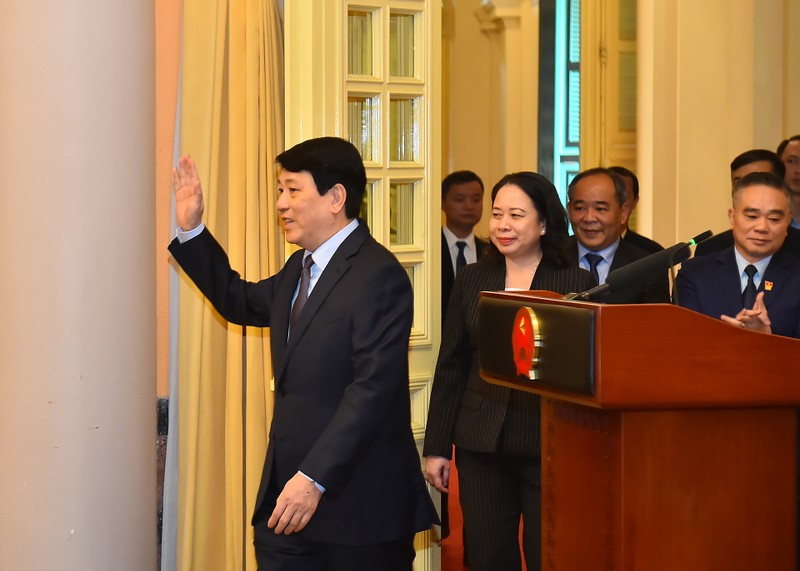 [Foto] Presidente vietnamita asiste a conferencia de balance de trabajos de la Oficina Presidencial