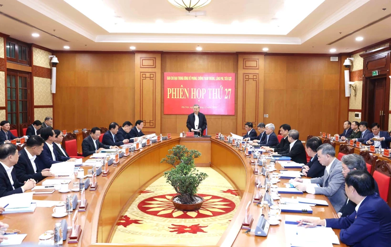 El secretario general del Partido Comunista de Vietnam, To Lam, preside la reunión. (Foto: VNA)