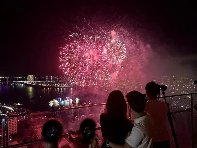 En una actuación de fuegos artificiales. (Foto: VNA)