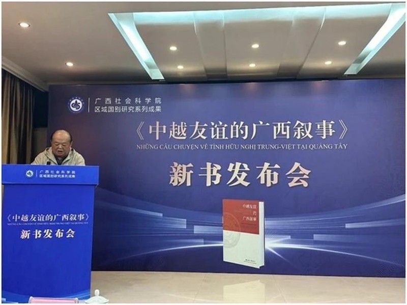 En el acto de presentación del libro “Narrativa de Guangxi sobre la amistad entre China y Vietnam”. (Foto: Diario de Guangxi)