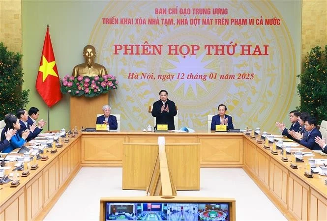 El primer ministro de Vietnam, Pham Minh Chinh, preside la reunión. (Foto: VNA)