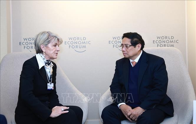 El primer ministro de Vietnam, Pham Minh Chinh, recibe a Julia Bishop, enviada especial del Secretario General de las Naciones Unidas para Myanmar. (Foto: VNA)