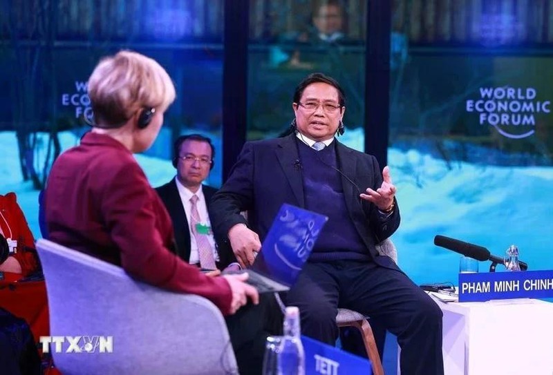 El primer ministro Pham Minh Chinh habla en el diálogo político especial. (Foto: VNA)