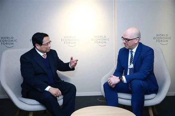 El primer ministro vietnamita, Pham Minh Chinh, sostuvo un encuentro de trabajo con su homólogo de Liechtenstein, Daniel Risch. (Foto: VNA)