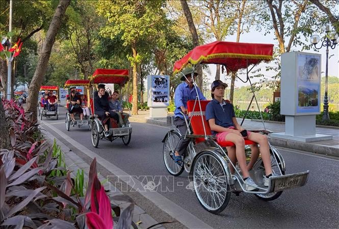 El número de turistas extranjeros que visitaron Vietnam durante las festividades del Año Nuevo Lunar 2025 reportó un aumento interanual del 30 por ciento. (Foto: VNA)