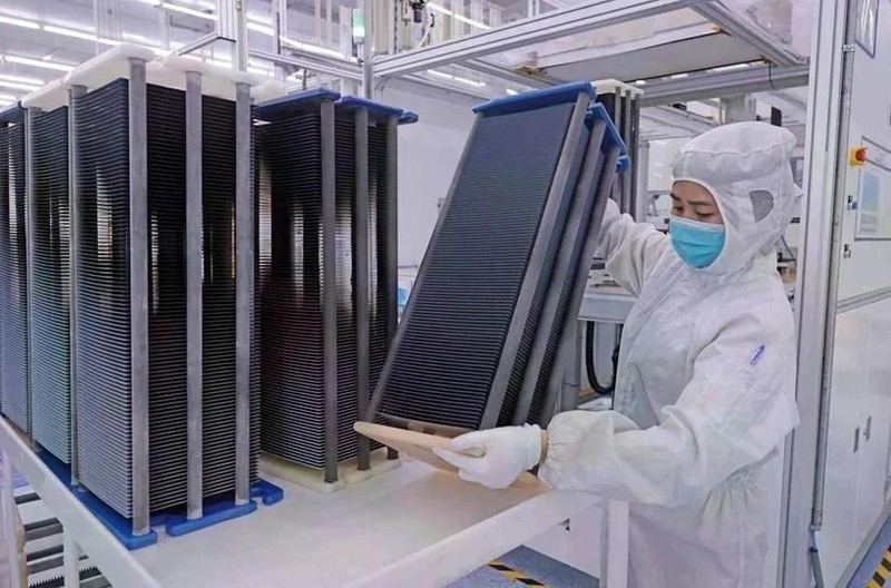 Células fotovoltaicas producidas en la fábrica de Trina Solar. (Foto: VNA)