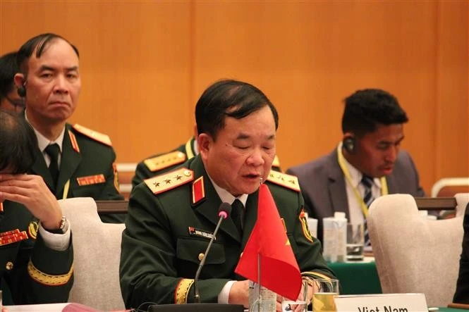 El viceministro de Defensa Nacional, teniente general Hoang Xuan Chien, habla en el evento. (Foto: VNA)