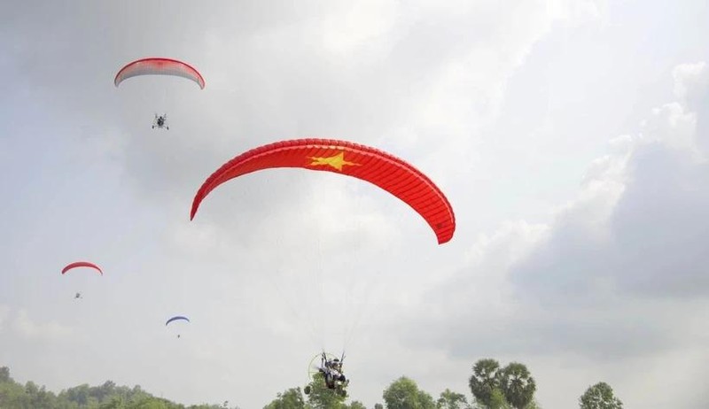 La competencia busca identificar a pilotos talentosos para integrar el Equipo de Parapente de Ciudad Ho Chi Minh. (Foto: VNA)