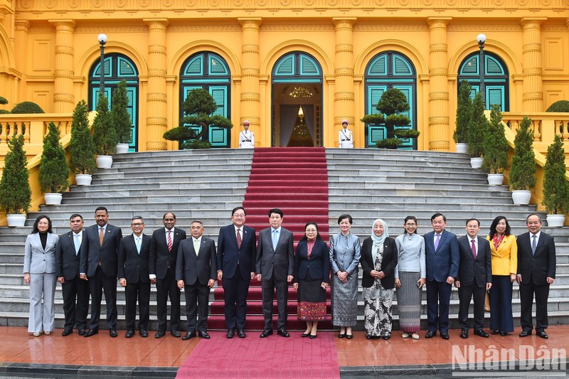 El presidente vietnamita, Luong Cuong, recibe a los embajadores y encargados de negocios de los países de la Asean y Timor Oriental. (Foto: Nhan Dan)