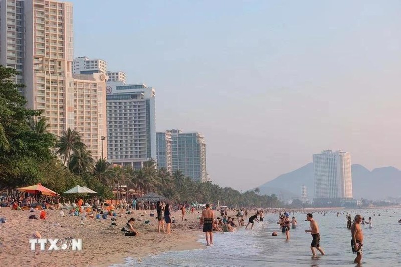 En la playa en Nha Trang. (Foto: VNA)