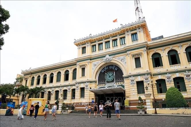 La Oficina Central de Correos es una de las obras arquitectónicas más famosas de Ciudad Ho Chi Minh. (Foto: VNA)